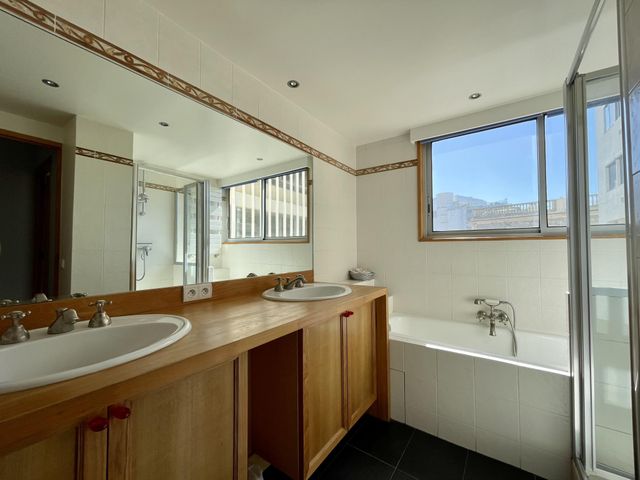 Appartement F4 à vendre - 4 pièces - 109.01 m2 - BIARRITZ - 64 - AQUITAINE - Century 21 Berritzea