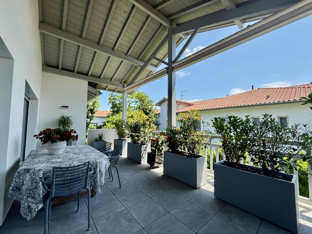 Afficher la photo en grand Appartement F4 à vendre - 4 pièces - 143.45 m2 - BIARRITZ - 64 - AQUITAINE - Century 21 Berritzea