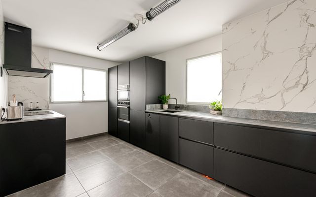 Afficher la photo en grand Appartement F4 à vendre - 4 pièces - 143.45 m2 - BIARRITZ - 64 - AQUITAINE - Century 21 Berritzea