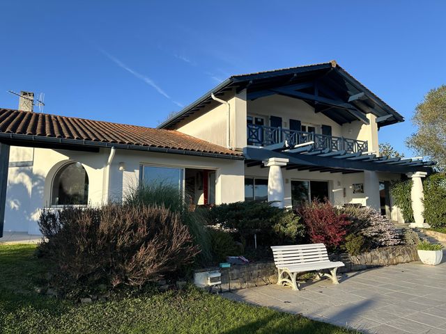 maison à vendre - 6 pièces - 234.0 m2 - ARBONNE - 64 - AQUITAINE - Century 21 Berritzea