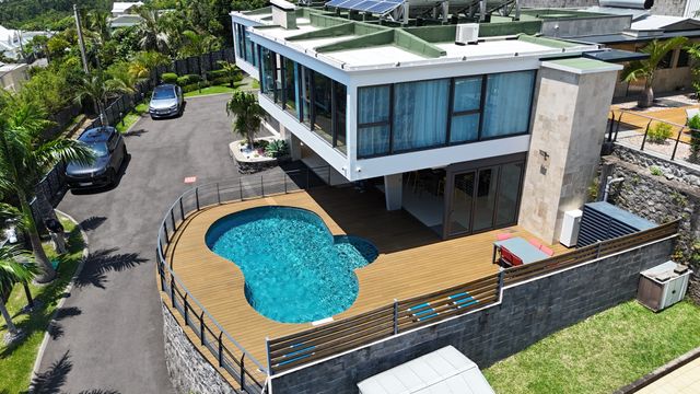 maison à vendre - 7 pièces - 351.2 m2 - ST DENIS - 974 - REUNION - Century 21 Berritzea