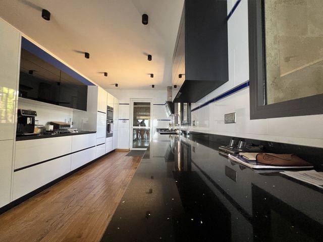 maison à vendre - 7 pièces - 351.2 m2 - ST DENIS - 974 - REUNION - Century 21 Berritzea