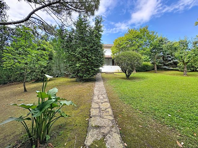 maison à vendre - 8 pièces - 181.34 m2 - ARCANGUES - 64 - AQUITAINE - Century 21 Berritzea