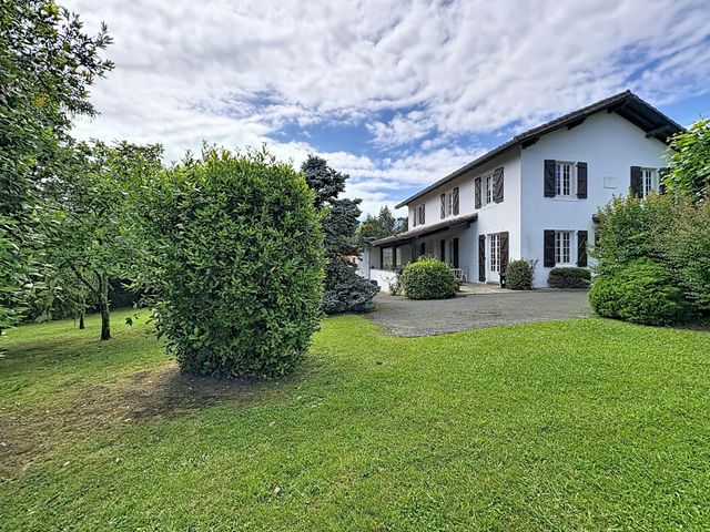 maison à vendre - 8 pièces - 181.34 m2 - ARCANGUES - 64 - AQUITAINE - Century 21 Berritzea