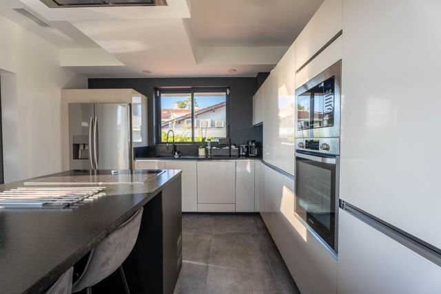 Appartement T6 à vendre - 6 pièces - 152.5 m2 - BIARRITZ - 64 - AQUITAINE - Century 21 Berritzea