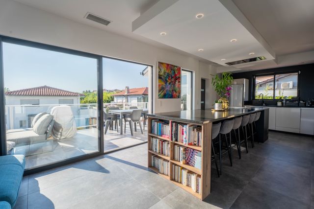 Appartement T6 à vendre - 6 pièces - 152.5 m2 - BIARRITZ - 64 - AQUITAINE - Century 21 Berritzea